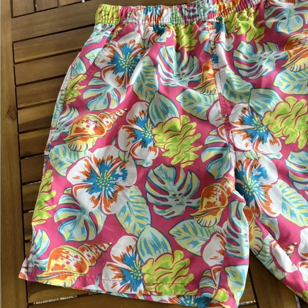 Vineyard Vines Floral Sea Shells Swim Trunks Sz M Blue Red Green Board Shorts